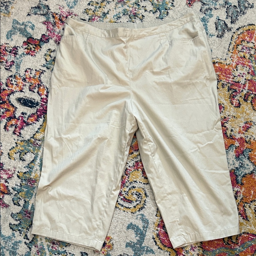 BRECKENRIDGE Light Tan Capris